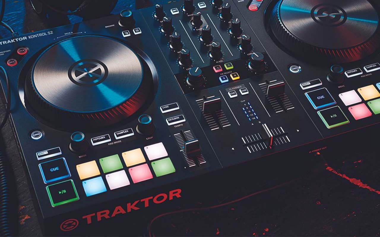 Native Instruments Traktor Kontrol S2 MK3 (3)