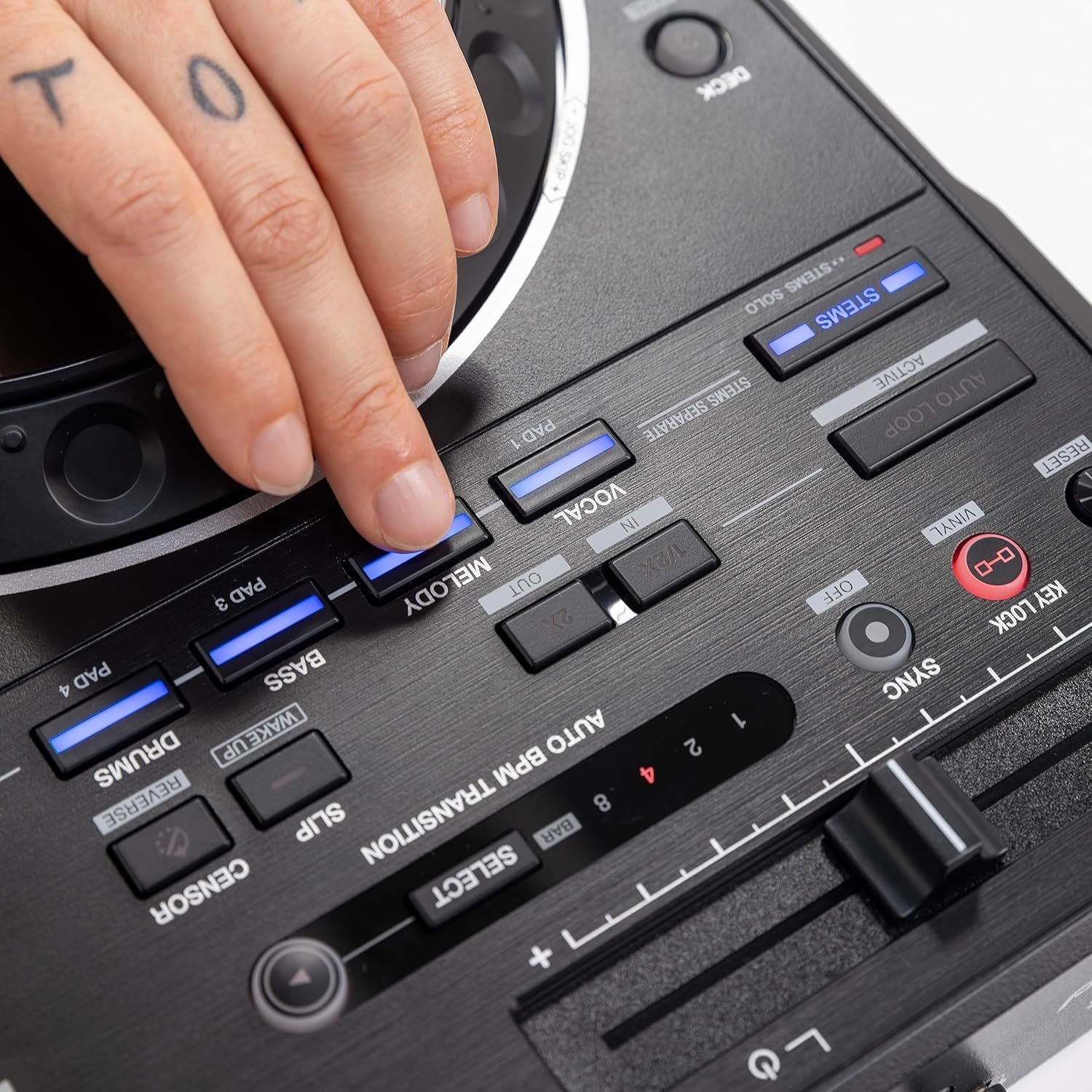 67ee2fedef8bb1fdb2cbe3369191c14f980597a0d1a65a3d8426f.jpg Pioneer DJ DDJ-REV5 4-deck DJ Controller with Stem Separation