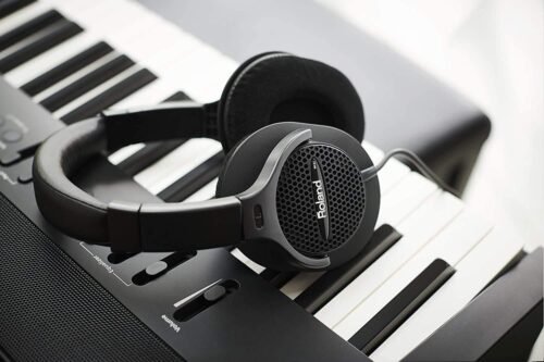 67ee37090095250b115e4b6b86d99cdab326500876215267466c3.jpg Roland RH-A7 Monitor Headphones (Black)