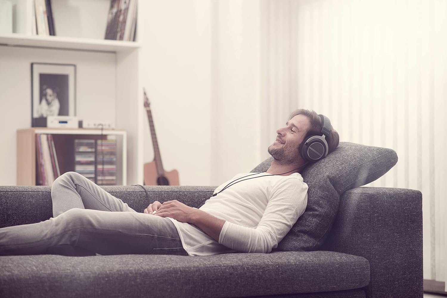 680c8e48425b9eb0eb85e9ece90f57656a4a233532c400a92abf8.jpg beyerdynamic Amiron Home wired Over Ear Wired Headphones with Mic (Black/Silver)