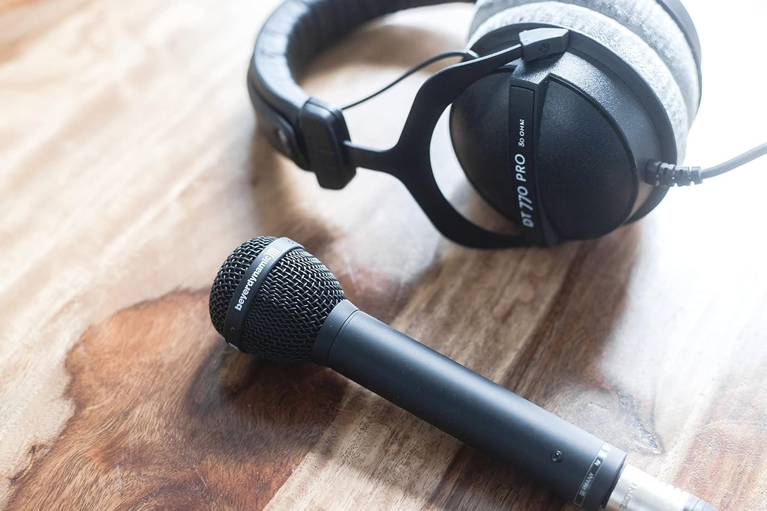 680c9543ed48f82ab86bb78477d93167707cd5b9e340b216347e6.jpg Beyerdynamic M88 TG Dynamic Microphone With Hypercardioid Polar Pattern for Vocals, Bass Drum, and Studio