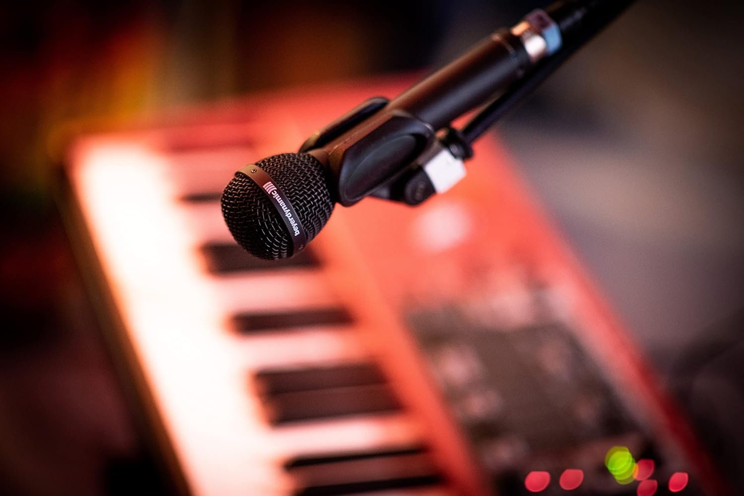 680c954d7a79dc115f36830aeaec98546941b13acab367813cc0d.jpg Beyerdynamic M88 TG Dynamic Microphone With Hypercardioid Polar Pattern for Vocals, Bass Drum, and Studio