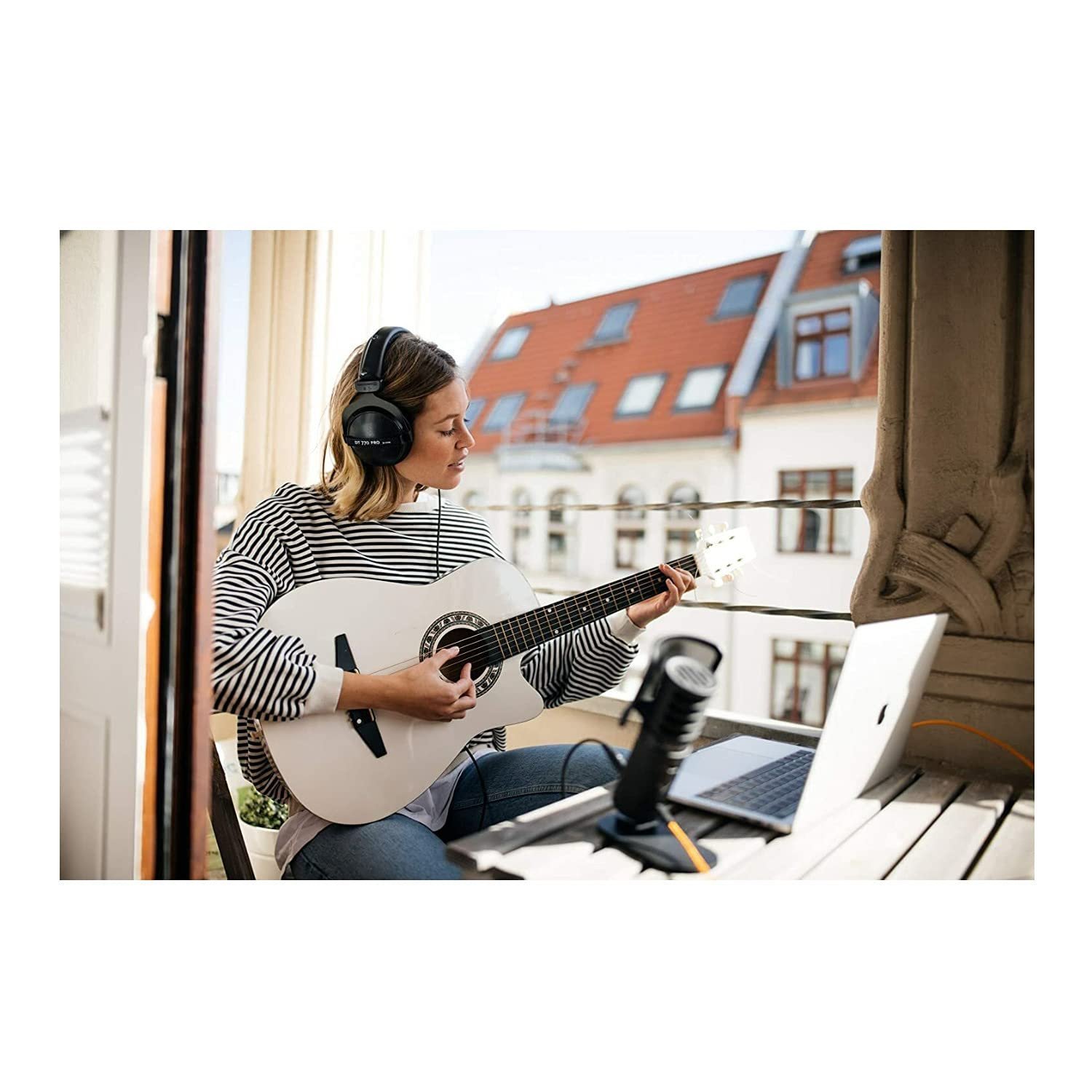 68331c04c8c680cbd78ec8fd6bdd109f4ecf9a0141a8c03343aa9.jpg Beyerdynamic Dt 770 Pro 32 Ohm Studio Wired Over Ear Headphones Without Mic (Black)