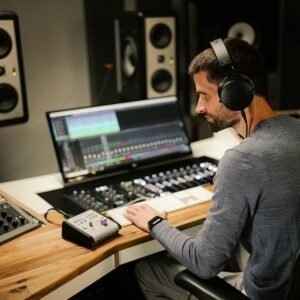 6833218e64f494a9d8969dd72809e37cc734dac5437ded64e1c72.jpg Beyerdynamic DT 900 Pro X 48 ohms Open-Back Studio Headphone
