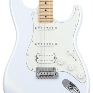 Fender 0116512782 (Juanes Stratocaster, Maple Fingerboard, Luna White)