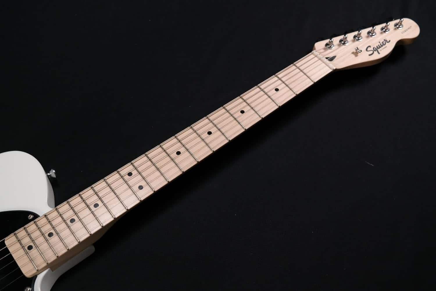 Fender 0373553580 Sonic EsquireH Maple Fingerboard Black Pickguard Arctic White