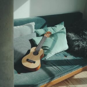 YAMAHA GL1 GUITALELE GUITAR NATURAL COLOUR