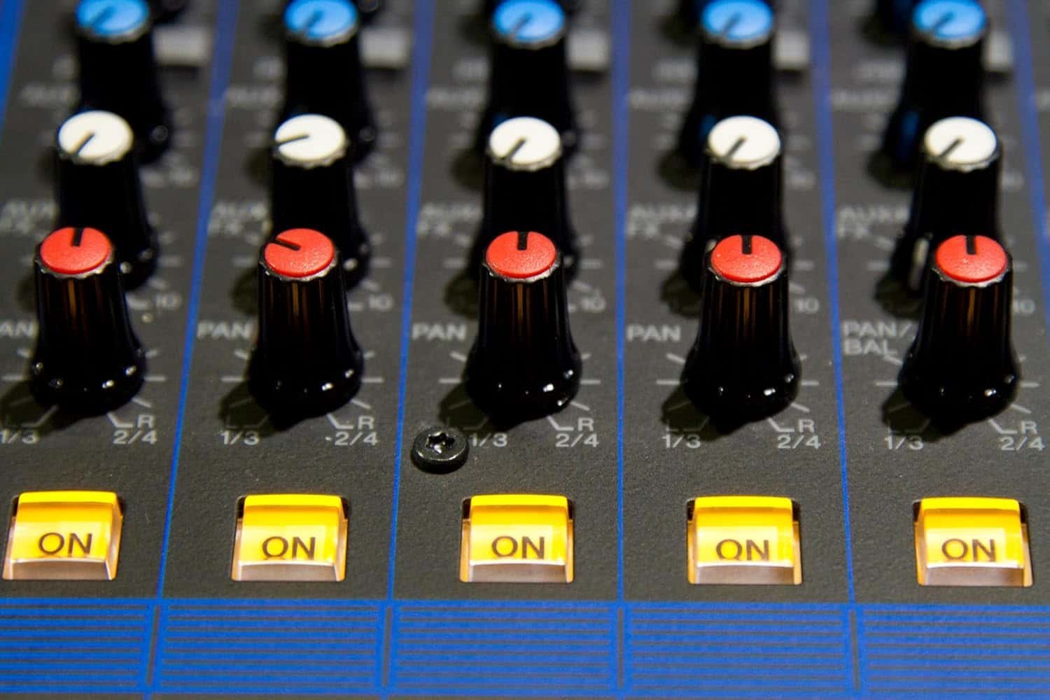 6860ecc117ad6a12697b642ddd7a73ed287d76ad6be061037af1b-1.jpg Yamaha MG16XU 16-Input 6 Bus Mixer