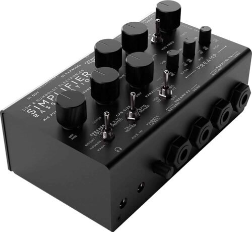 6892f70ac0a92c0f3cf059bc0c1cb36af93ac87a43f71be32c5ef.jpg DSM & Humboldt Bass Station Preamp 3 Band EQ (Black)