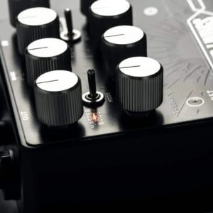 6892f74d784a3c64ef3e9830289be990501e7edb5eb9b478c8ce6-1.jpg DSM Humboldt Silver Linings Drive/Preamp Engine Guitar Pedal