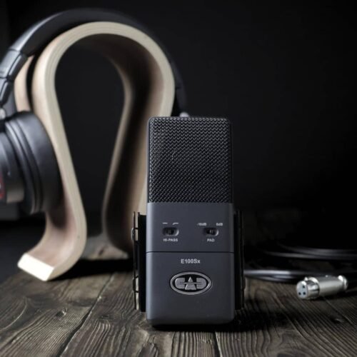 CAD E100SX Large Diaphragm Supercardioid Condenser Podcasting Microphone CAD E100SX Large Diaphragm Supercardioid Condenser Podcasting Microphone