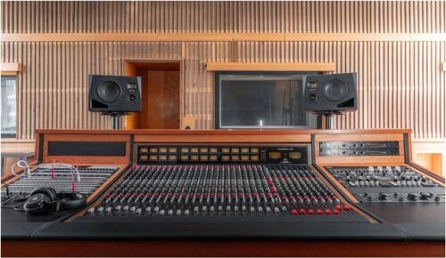 71RE9zXA6qL._AC_SL1500_-1.jpg Adam Audio A8H 8" 3-Way Active Studio Monitor - B-SIDE