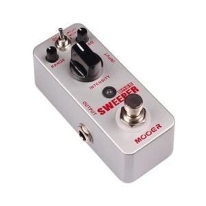 Mooer Sweeper Dynamic Envelope Bass Effect Pedal