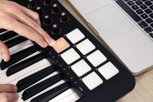 81w3t43jOiL._SL1500_-1.jpg M Audio Oxygen 25 Midi Keyboard Controller