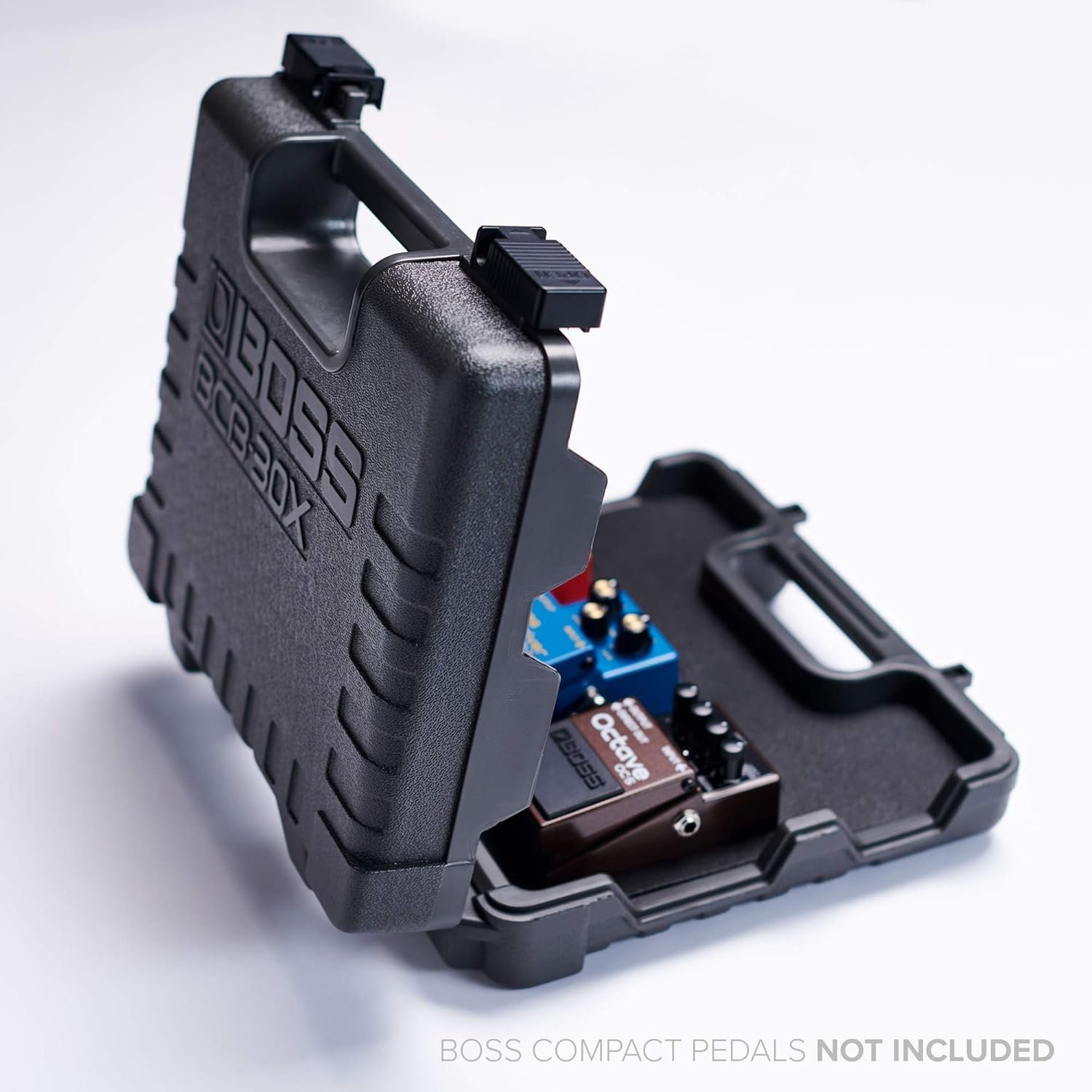 BCB-30X-6.jpg BOSS BCB-30X Ultra-Portable Guitar Effects Pedal Board And Case with Integrated Lid