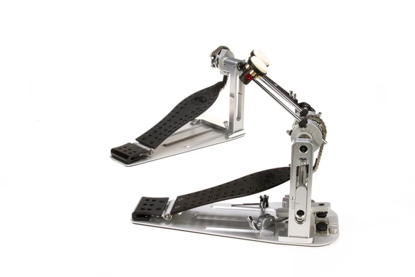 DWCPMCD2BK_r01_c06.webp DW MFG Series Machined Chain Drive Double Pedal w/ Bag, Black Edition