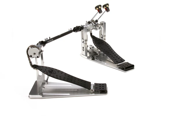 DWCPMCD2BK_r01_c21.webp DW MFG Series Machined Chain Drive Double Pedal w/ Bag, Black Edition