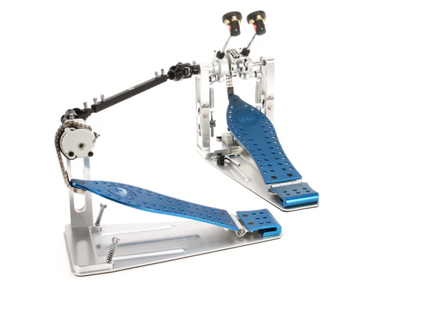 DWCPMCD2BL_r01_c21.webp DW MFG Series Machined Chain Drive Double Pedal w/ Bag, Blue Edition