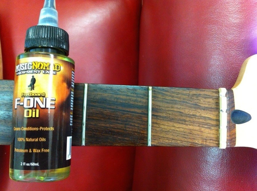 F-ONE_on_Rosewood.jpg Music Nomad MN105 Fretboard F-ONE Oil Cleaner and Conditioner
