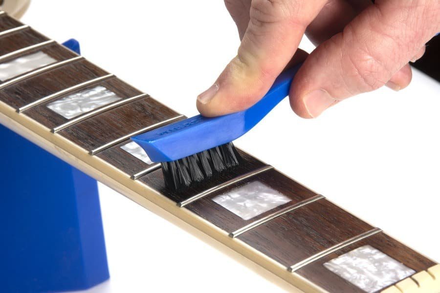 MN125-Action-1.jpg Music Nomad MN125 F-ONE Unfinished Fretboard Care Kit