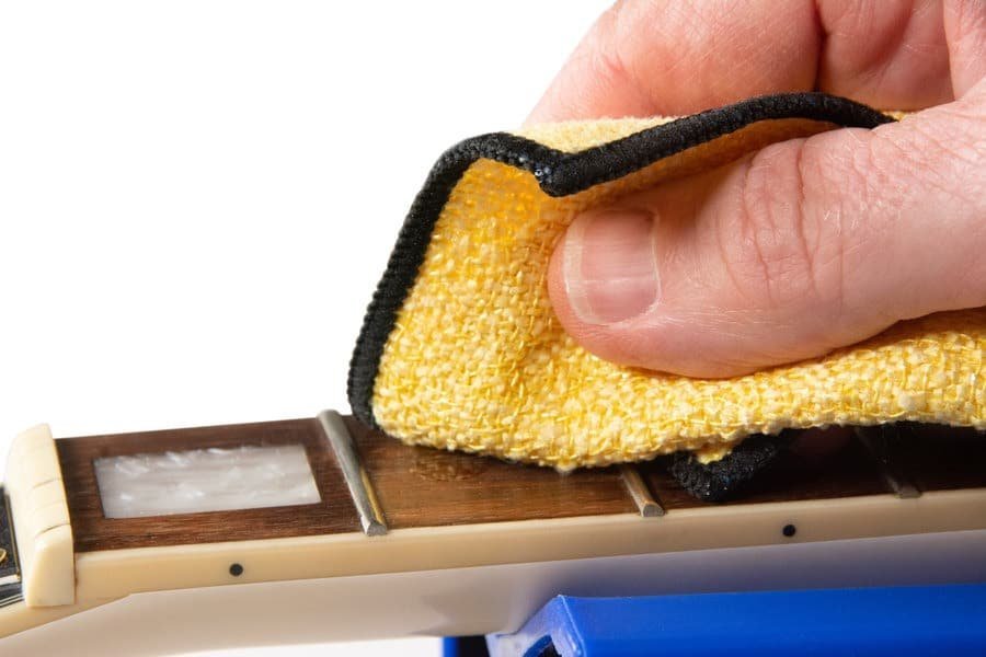 MN125-Action-2-Updated-9-2021.jpg Music Nomad MN125 F-ONE Unfinished Fretboard Care Kit