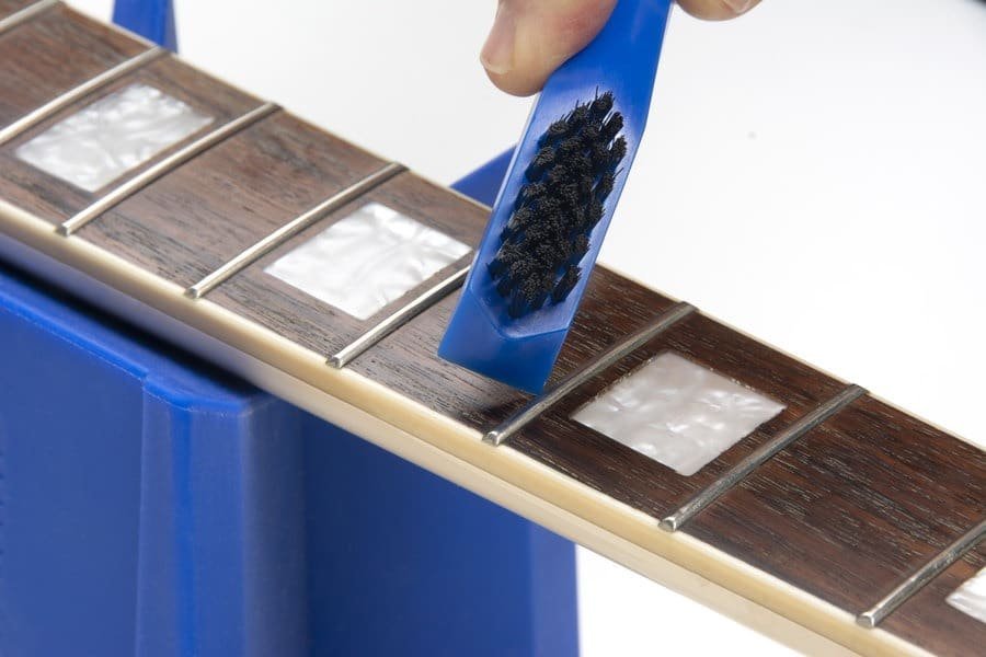 MN125-Action-6-1.jpg Music Nomad MN125 F-ONE Unfinished Fretboard Care Kit