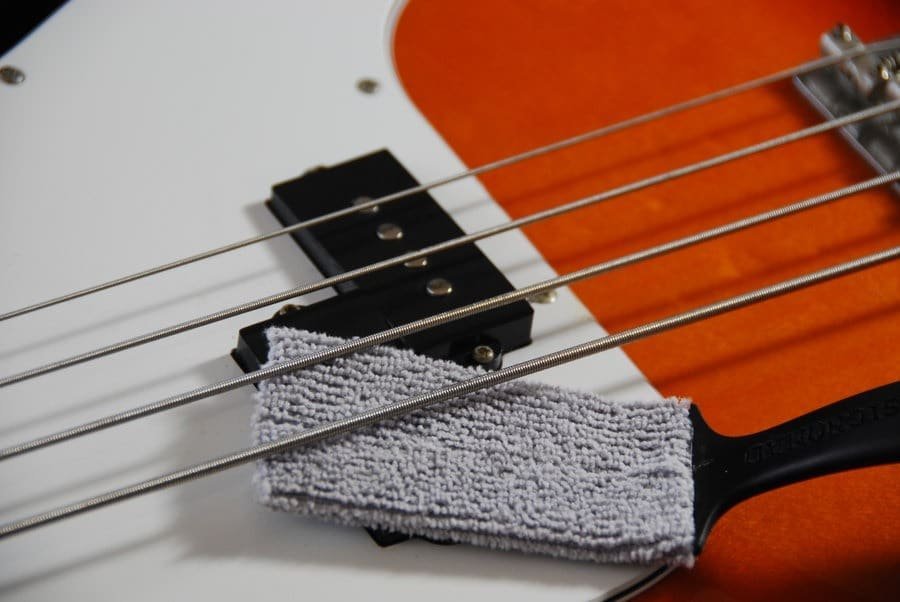Music Nomad MN205 All in 1 String, Body And Hardware Cleaning Tool