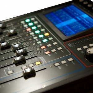 Studiomaster Digilive 16 16-Channel Digital Mixing Console8