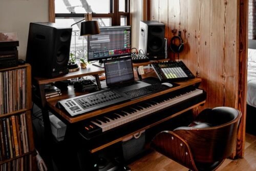 Wavebone HQ-Z-H Headquarter Recording Workstation + Z-shaped Height Adjust KB desk