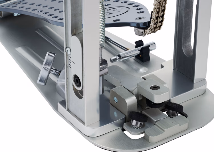 DW MFG Series Machined Chain Drive Single Pedal w/ Bag DW MFG Series Machined Chain Drive Single Pedal w/ Bag