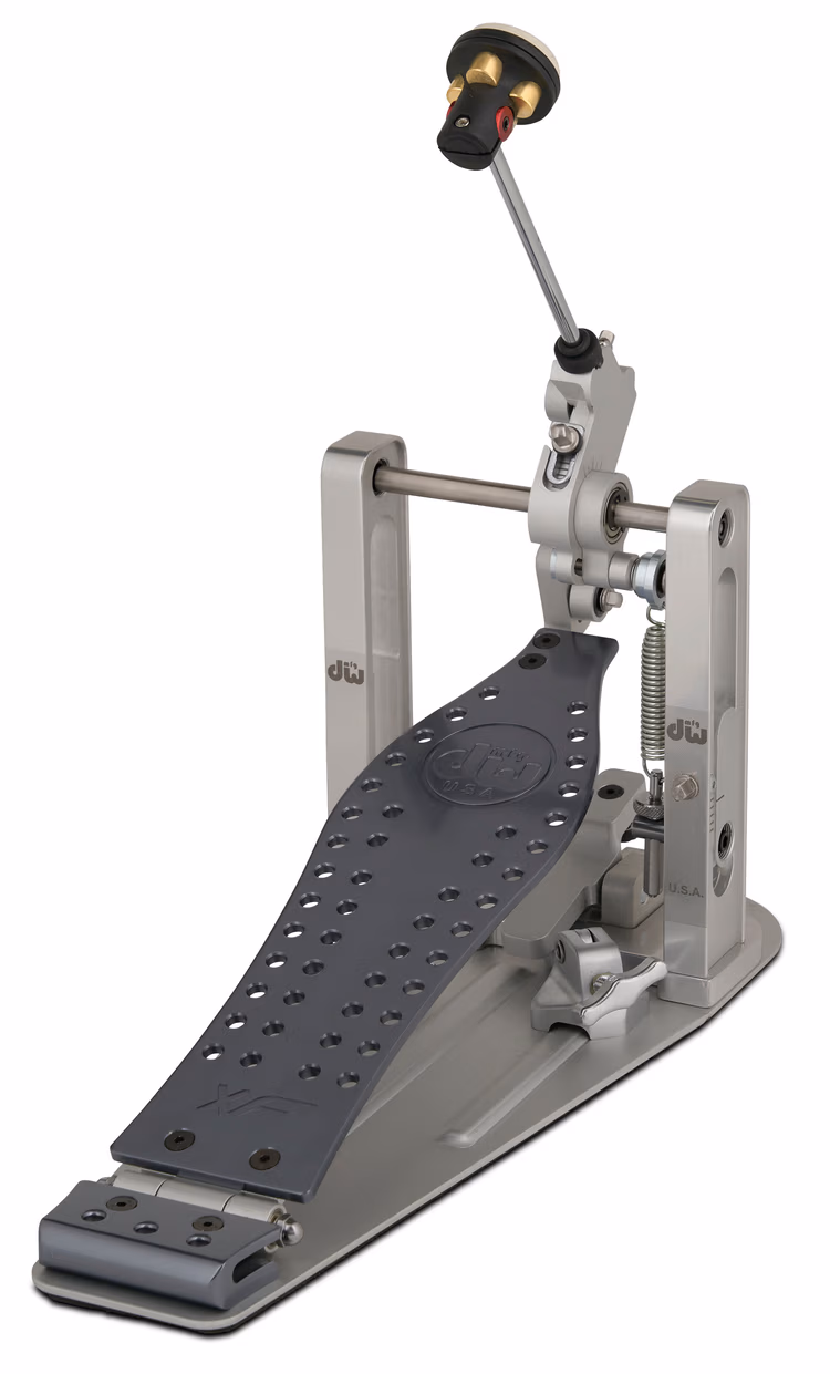 DW MFG Series Machined Direct Drive Single Bass Drum Pedal with Extended Footboard DW MFG Series Machined Direct Drive Single Bass Drum Pedal with Extended Footboard