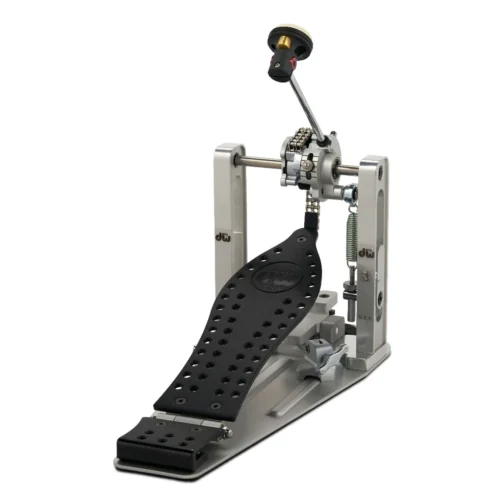 dwcpmcdbk.webp DW MFG Series Machined Chain Drive Single Pedal w/ Bag, Black Edition