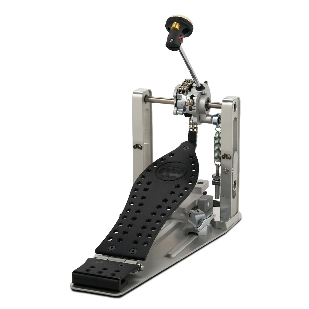DW MFG Series Machined Chain Drive Single Pedal w/ Bag, Black Edition