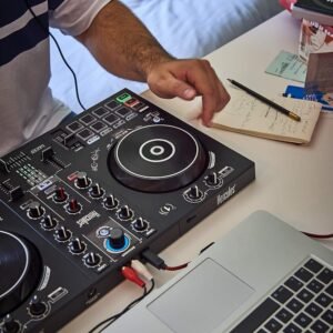 Hercules Inpulse 300 MK2 DJ Controller Hercules Inpulse 300 MK2 DJ Controller