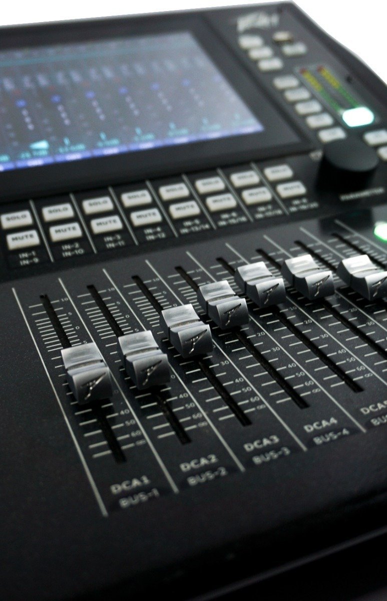imgi_24_peavey_aureus_mini_detail_1_03621.jpg Peavey Aureus Mini Digital Mixer
