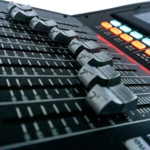 imgi_29_peavey_aureus_mini_detail_7_03621-1.jpg Peavey Aureus Mini Digital Mixer