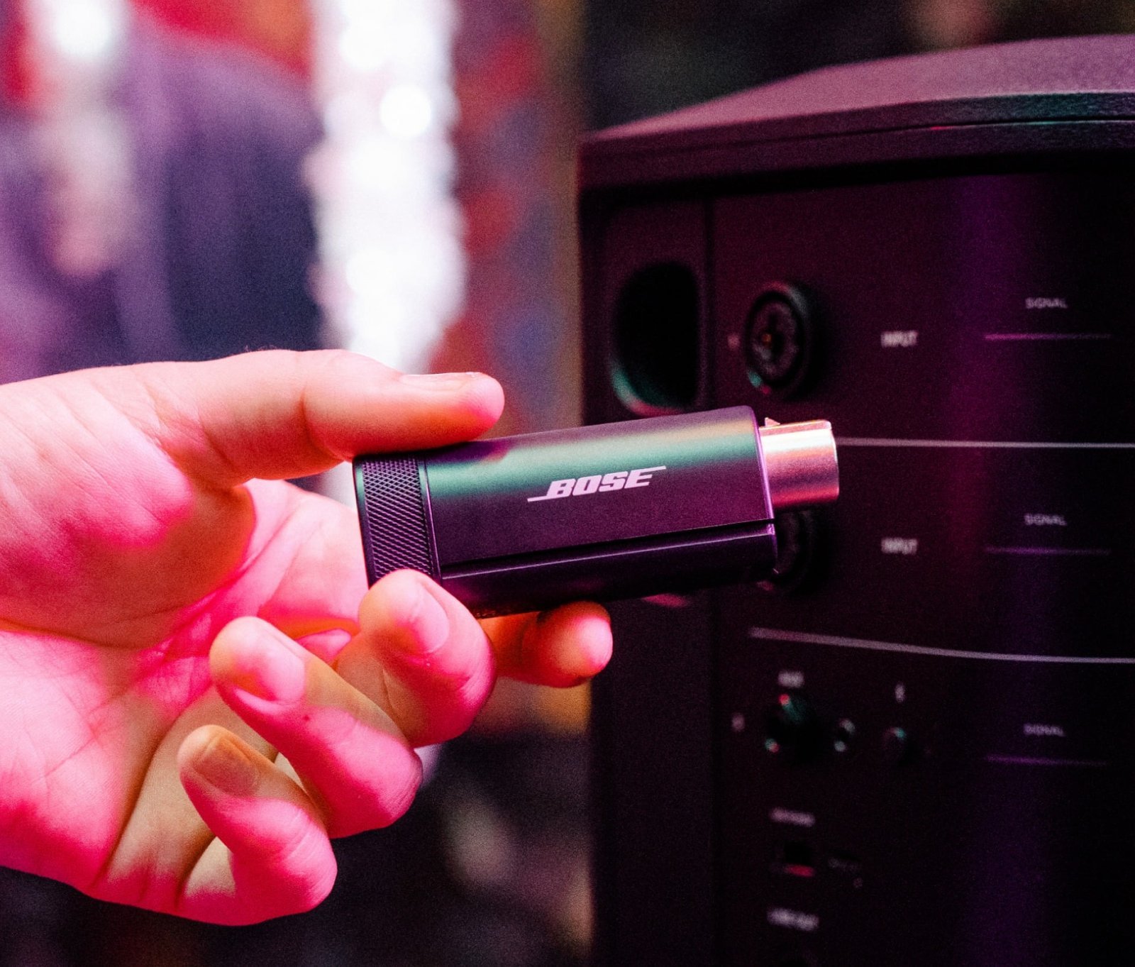 imgi_3_transmitter_xlr_0_gallery_02-jpeg.jpg Bose S1 Pro+ Wireless Mic/Line Transmitter XLR