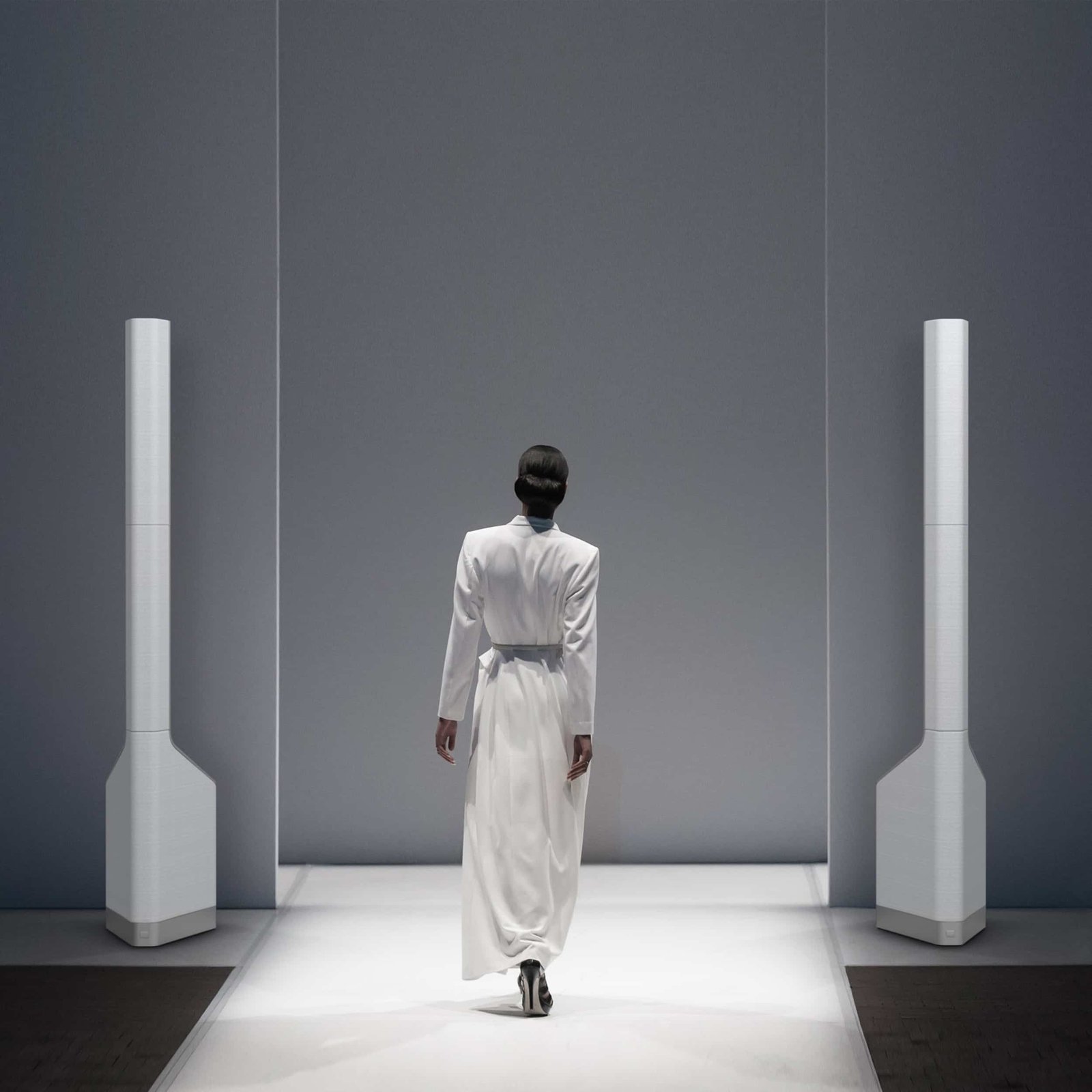LD System MAUI P900 W Powered Column PA System by Porsche Design Studio in Cocoon White