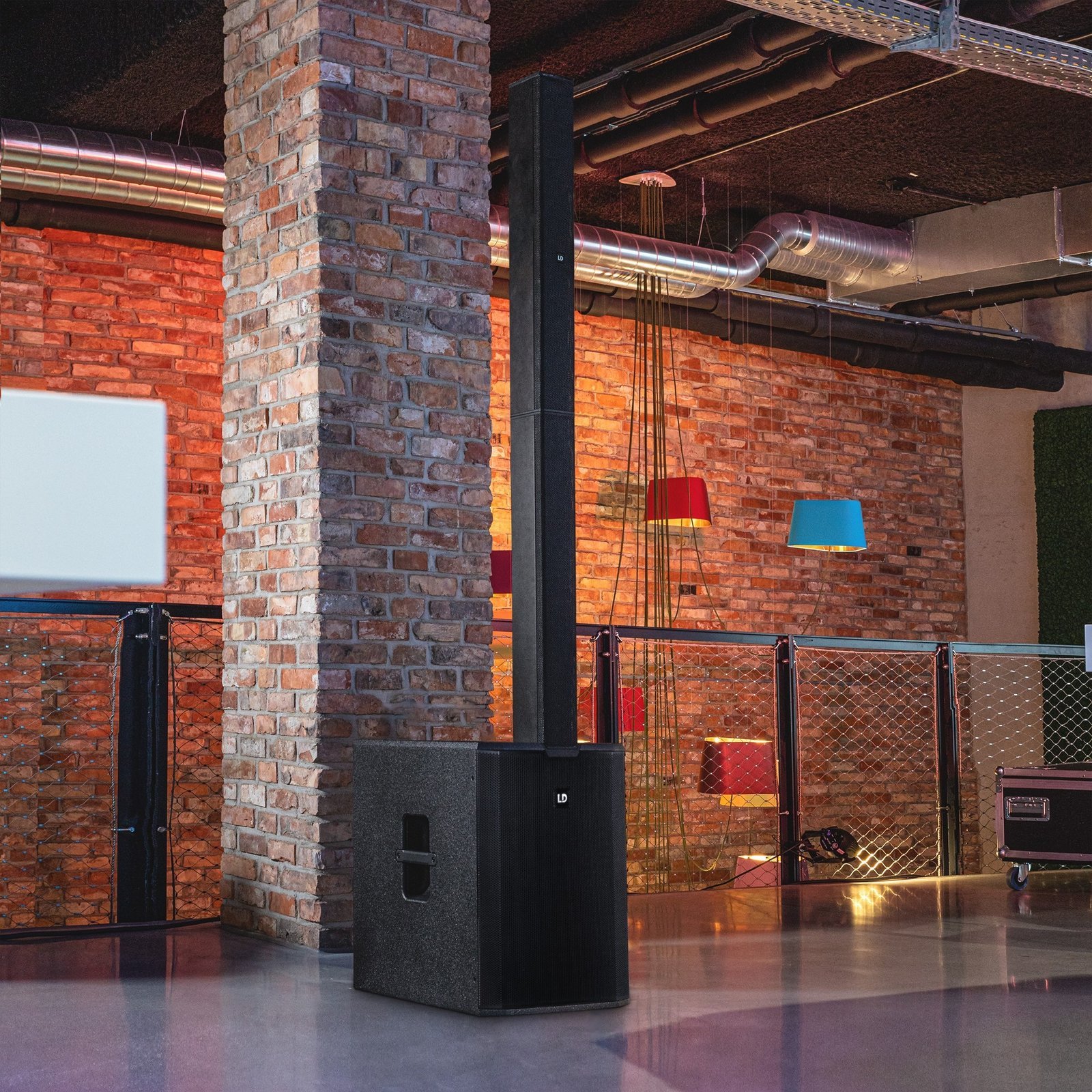 LD System MAUI? 44 G2 Cardioid powered Column Loudspeaker Black