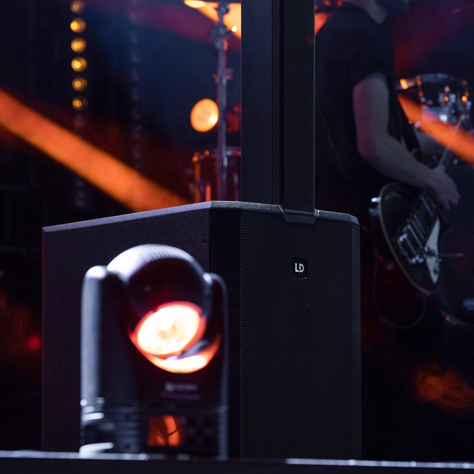 LD System MAUI? 44 G2 Cardioid powered Column Loudspeaker Black