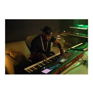 Roland FANTOM-7 Music Workstation 76-key Semi-weighted Synthesizer Keyboard Roland FANTOM-7 Music Workstation 76-key Semi-weighted Synthesizer Keyboard