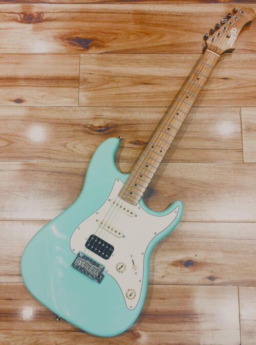 6a704a46a125d68e9f6c8d3b63853f7ce5402796109480cf6e4af.jpg JS400 SFG Strat Guitar, HSS Alnico pickups, solid basswood body, 22 frets roasted maple neck, 2 point tremolo