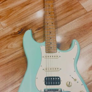 6a704a48c283f0ce8749a60e8ae5124f4418f1a9a1a25bf1c9e89.jpg JS400 SFG Strat Guitar, HSS Alnico pickups, solid basswood body, 22 frets roasted maple neck, 2 point tremolo
