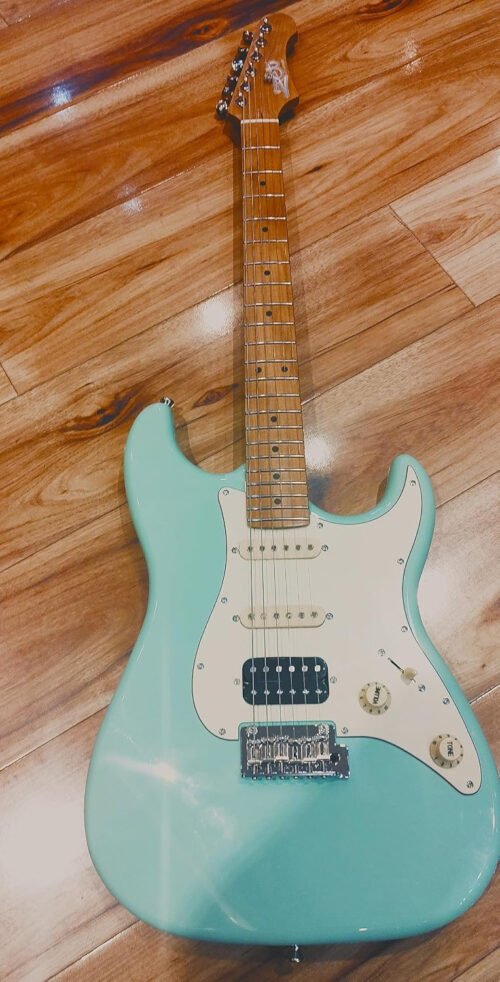 6a704a48c283f0ce8749a60e8ae5124f4418f1a9a1a25bf1c9e89.jpg JS400 SFG Strat Guitar, HSS Alnico pickups, solid basswood body, 22 frets roasted maple neck, 2 point tremolo
