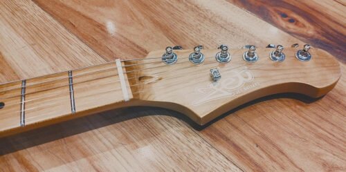 6a704a498c11977dd0837a197646185e98fe62b5ac17fa9908bd1.jpg JS400 SFG Strat Guitar, HSS Alnico pickups, solid basswood body, 22 frets roasted maple neck, 2 point tremolo