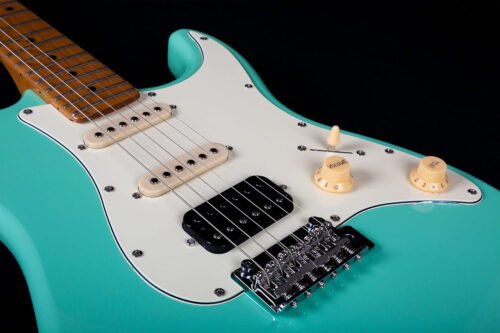 6a704a4b03726eba68ee0c9eef63f5803fe828d99842897448f0c.jpg JS400 SFG Strat Guitar, HSS Alnico pickups, solid basswood body, 22 frets roasted maple neck, 2 point tremolo