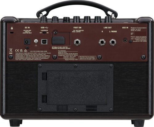 BOSS AC-22LX - rear panel with USB, line out and battery cover BOSS AC-22LX Compact Acoustic Amplifier (AC-22LX)