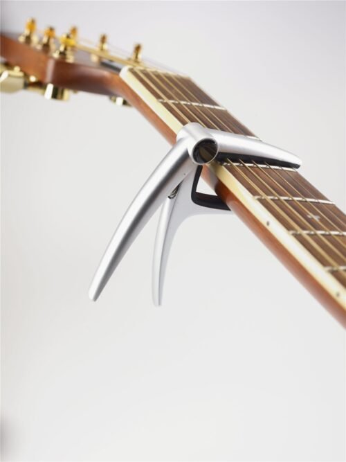 König & Meyer 30900 Guitar Capo - close-up detail 1 Konig & Meyer 30900-000-02 Guitar Capo, Chrome