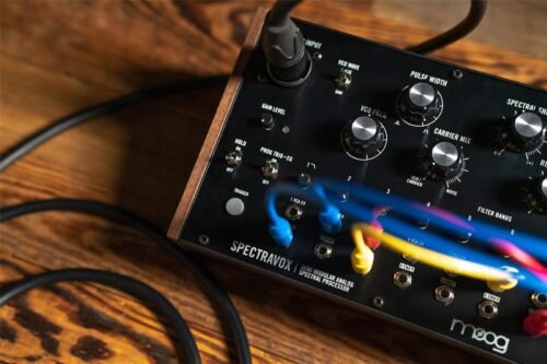 Moog Spectravox - patched with a microphone Moog Spectravox Semi-modular Analog Spectral Processor