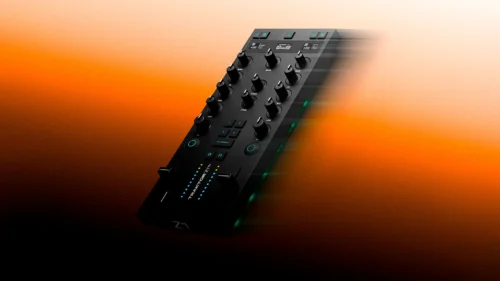 Native Instruments Traktor Z1 MK2 - angled view